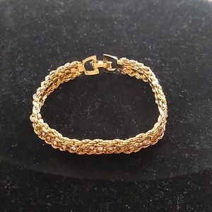 Pretty bracelet